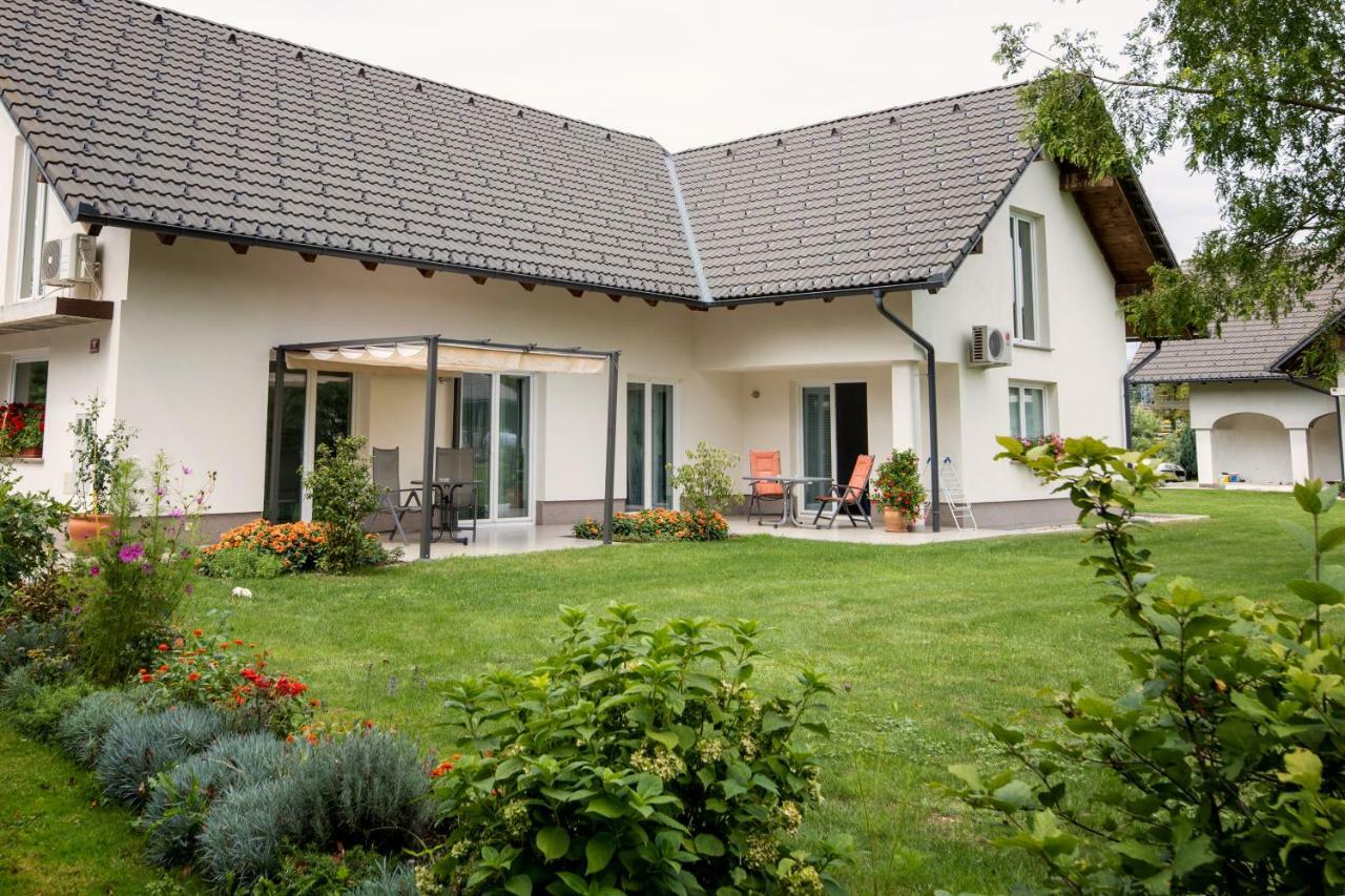 Bed and Breakfast Sobe Meta à Brezje Extérieur photo